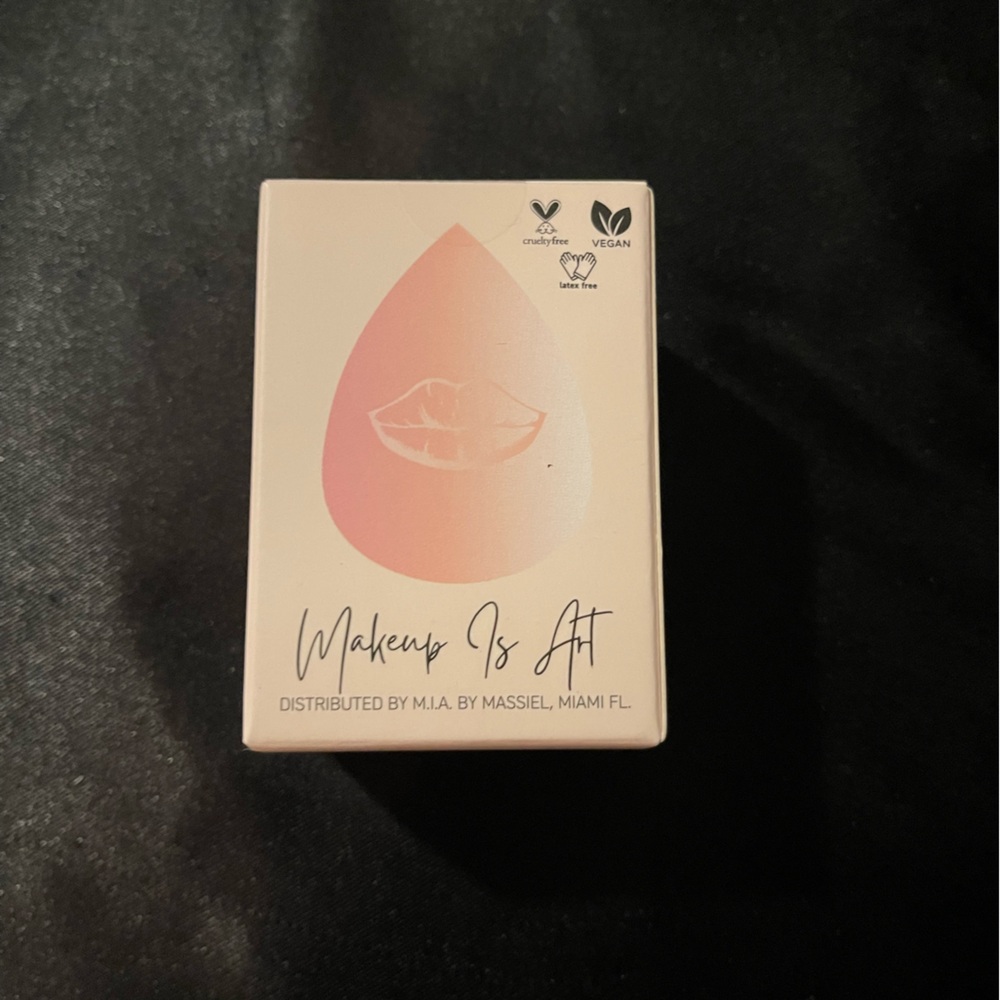 MIA Makeup Sponge - Picture 3 of 5